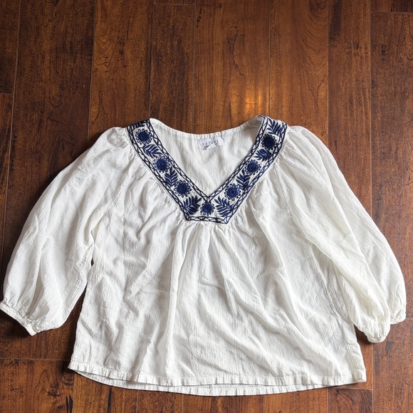 Velvet by Graham & Spencer white Top with Navy Embroidery - Picture 5 of 6